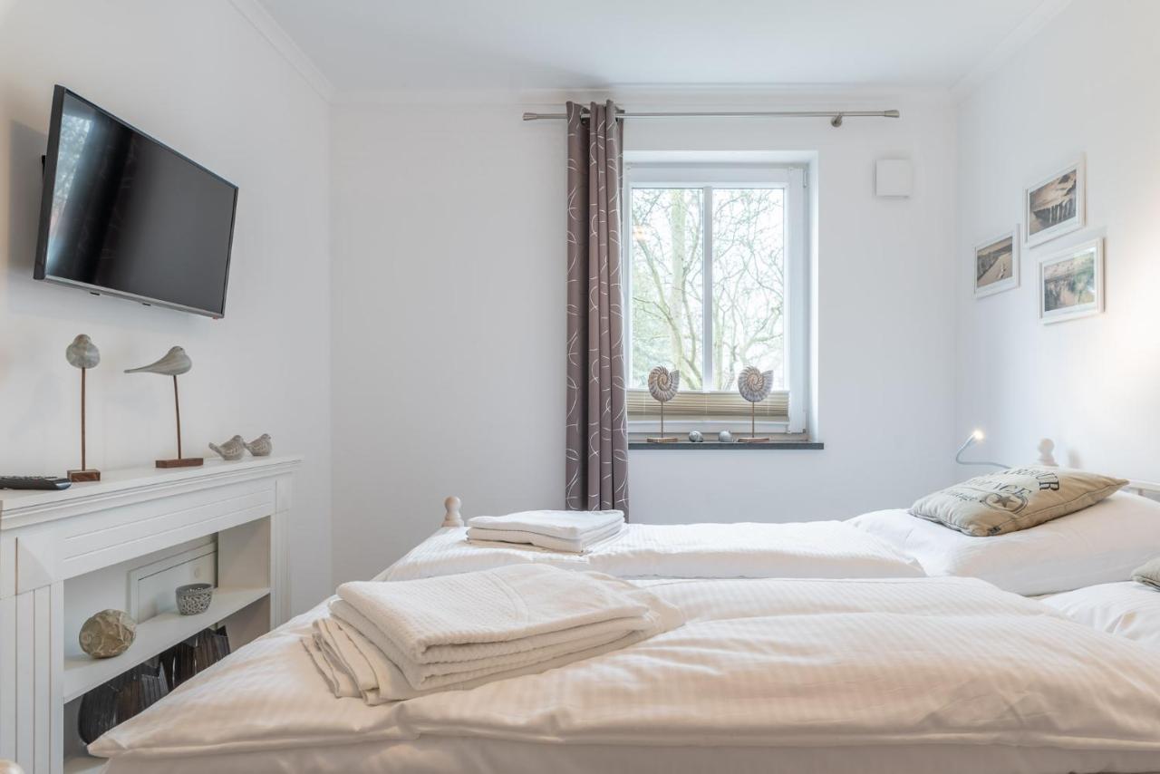 Haus Pamir - Ferienwohnungen Ostseebad Nienhagen Bagian luar foto